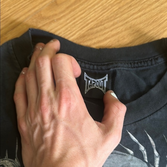 Tapout Men's Charcoal Winged Skull Tee - Picture 3 of 3